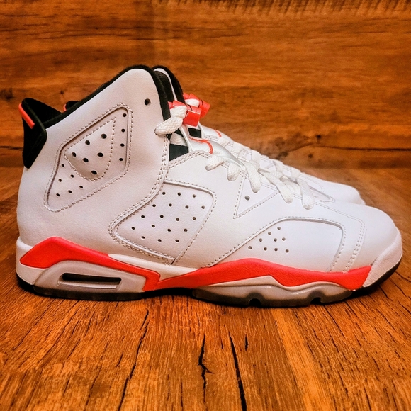 Nike Air Jordan 6 Retro White Infrared 2014 GS Size 6y DS 384665 123 Brand New - Picture 2 of 12